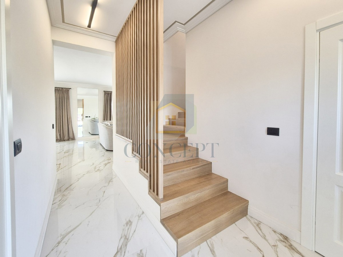 Poreč, dintorni, Lussuosa villa bifamiliare con piscina in posizione tranquilla, a 5 km dal mare.