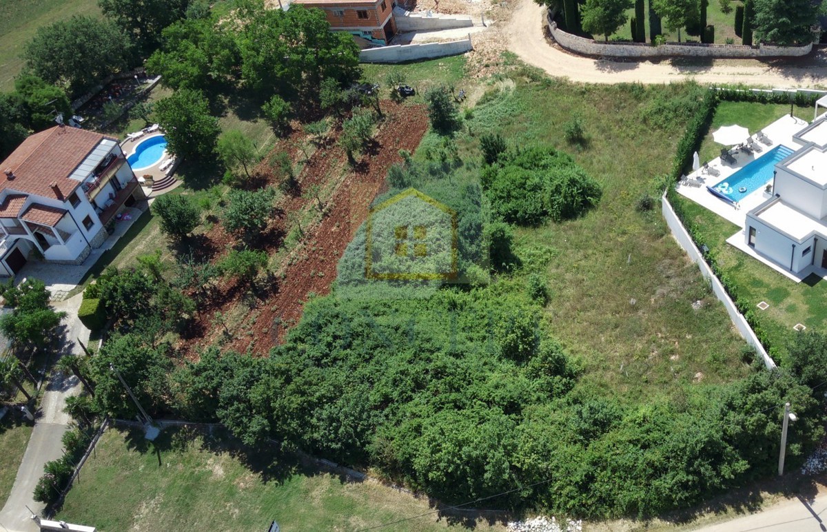 Poreč, dintorni, Terreno edificabile per la costruzione di appartamenti, a 10 km dal mare