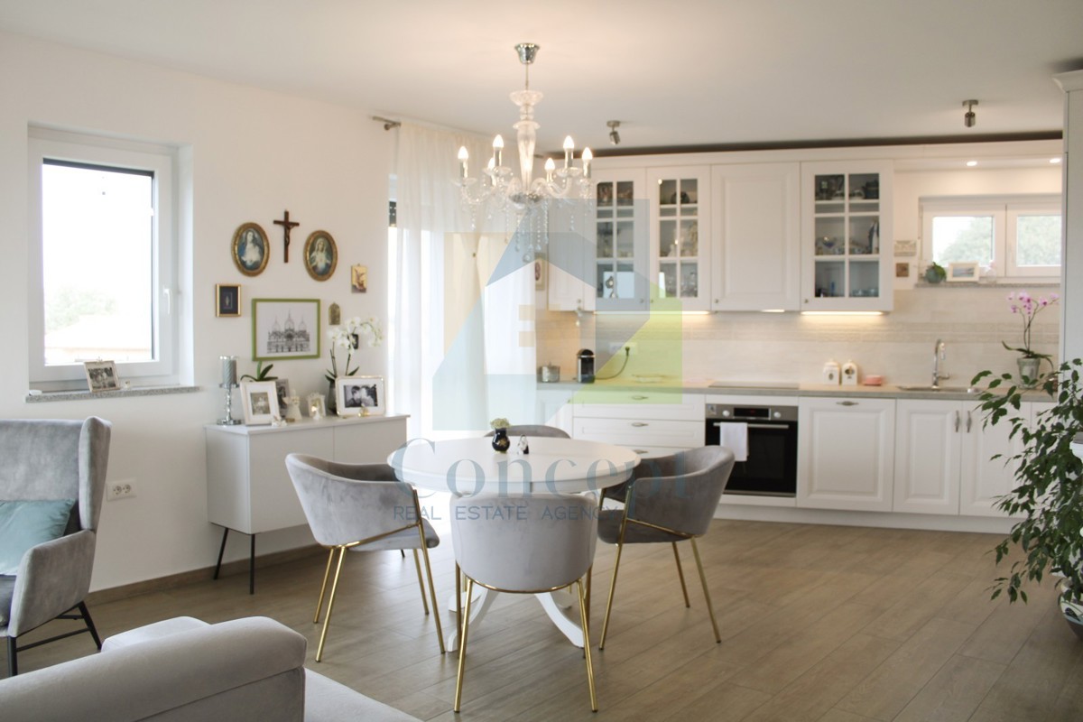 Poreč, dintorni, Appartamento di lusso al secondo piano con vista mare