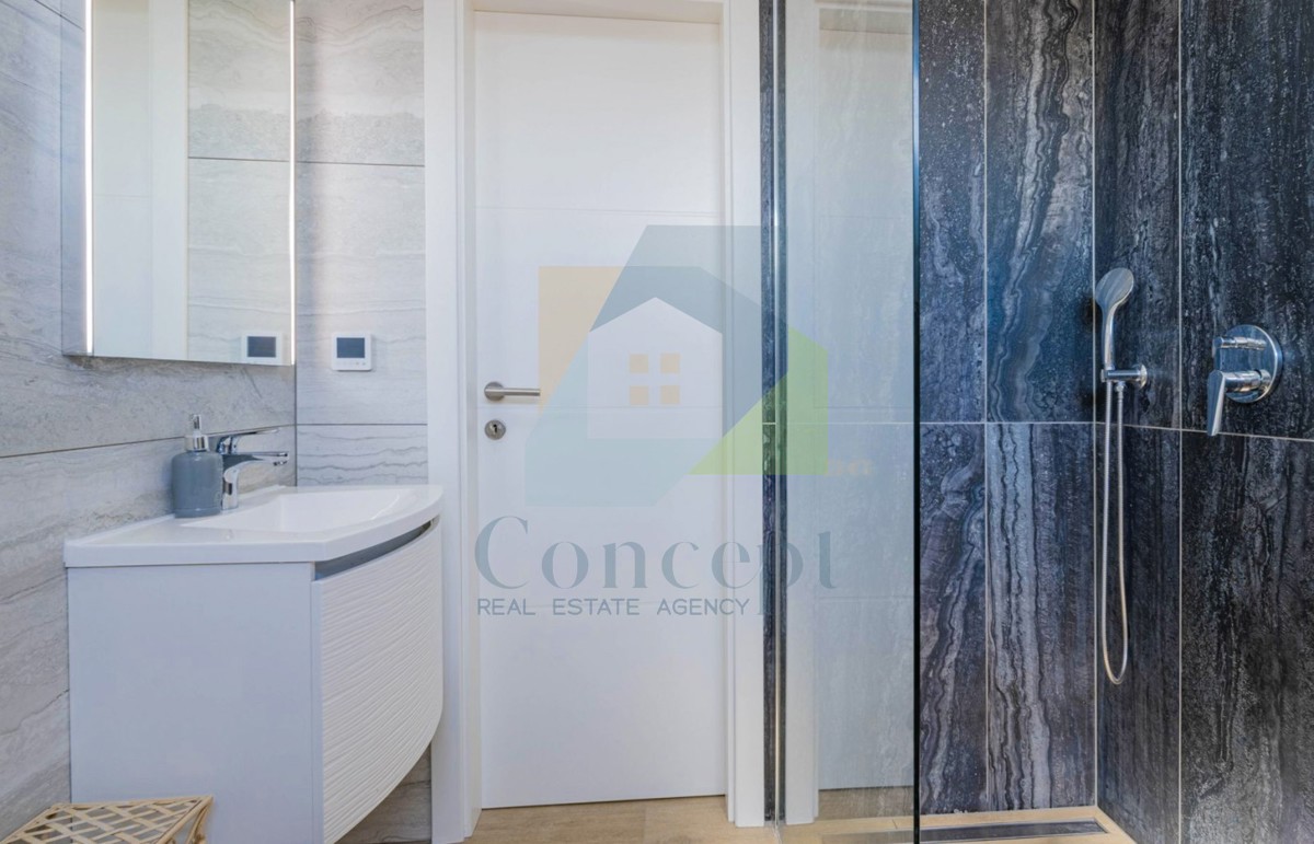 Poreč, dintorni, Appartamento di lusso al secondo piano con vista mare