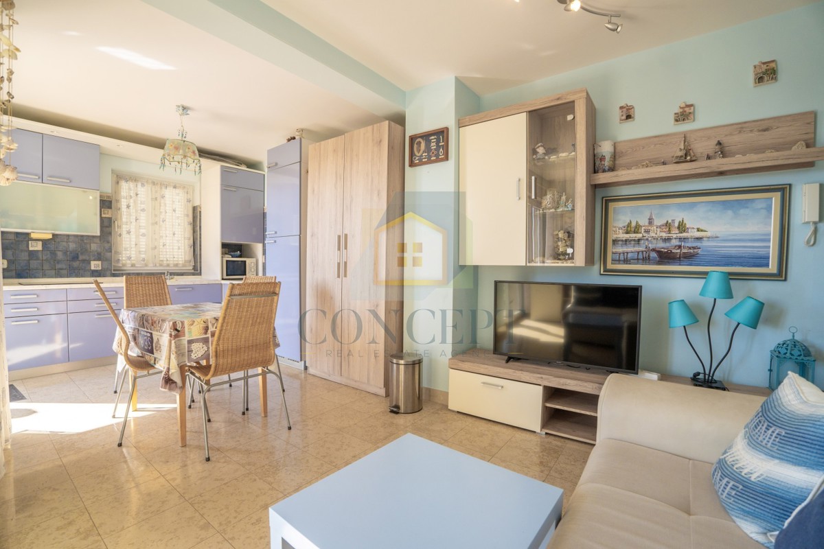 Poreč, Appartamento su due piani con vista mare, 900 m dal mare