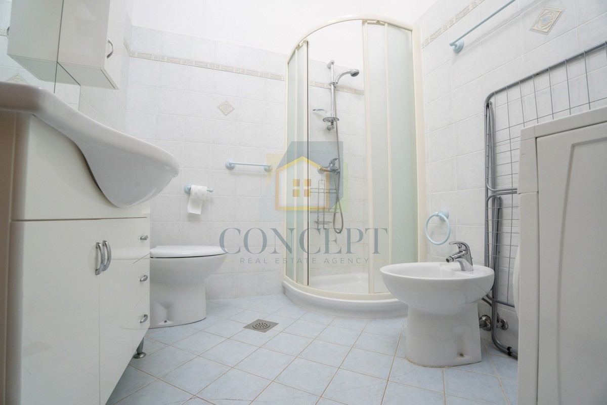 Poreč, Appartamento su due piani con vista mare, 900 m dal mare