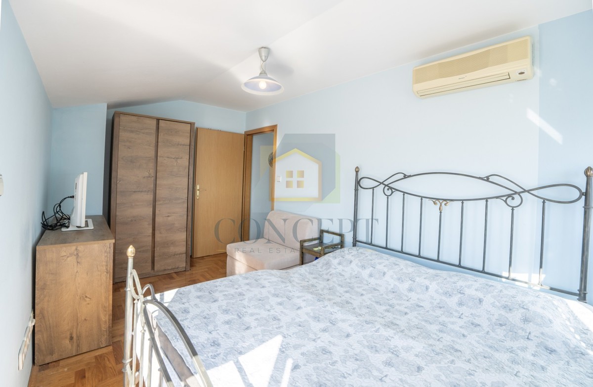 Poreč, Appartamento su due piani con vista mare, 900 m dal mare