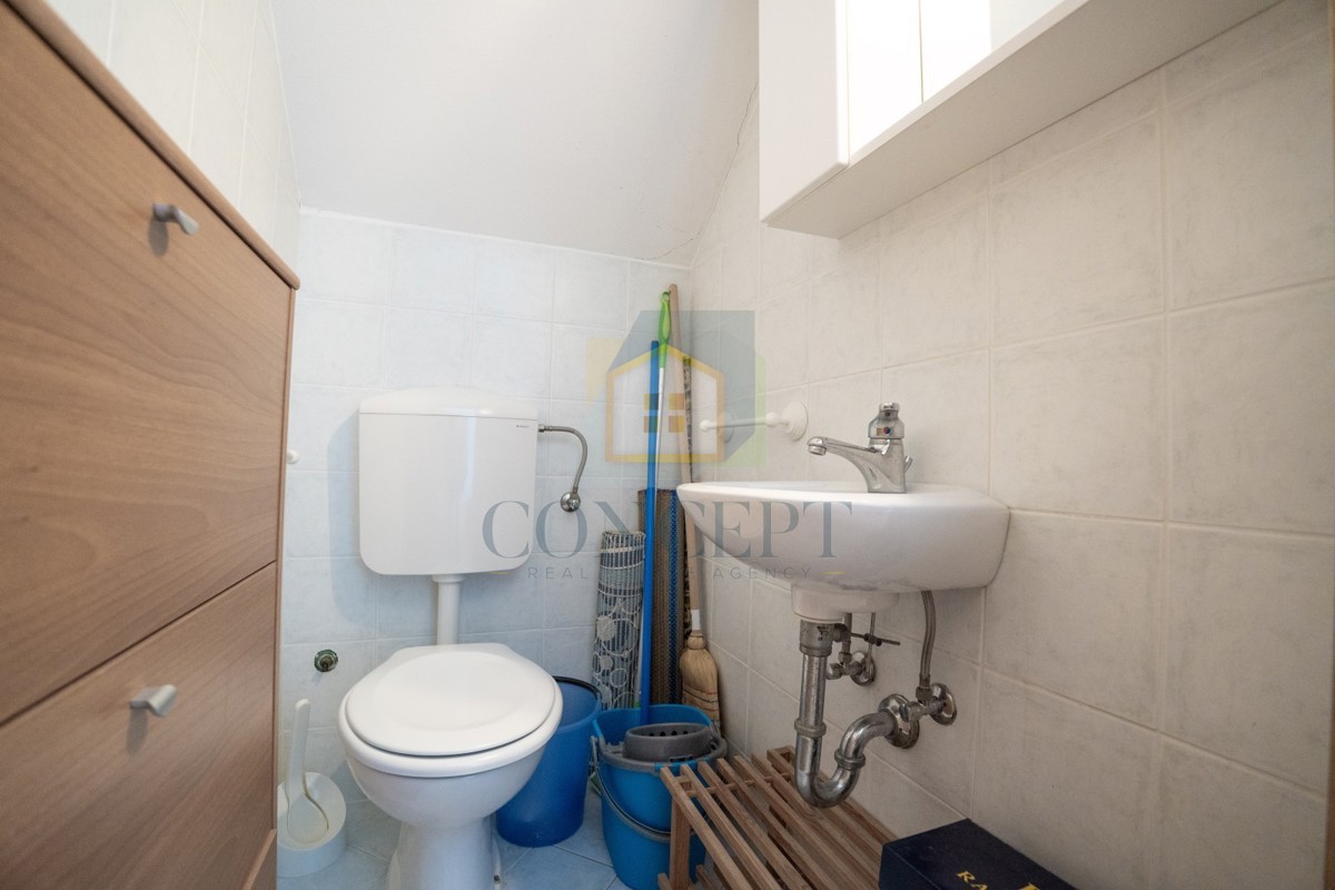 Poreč, Appartamento su due piani con vista mare, 900 m dal mare