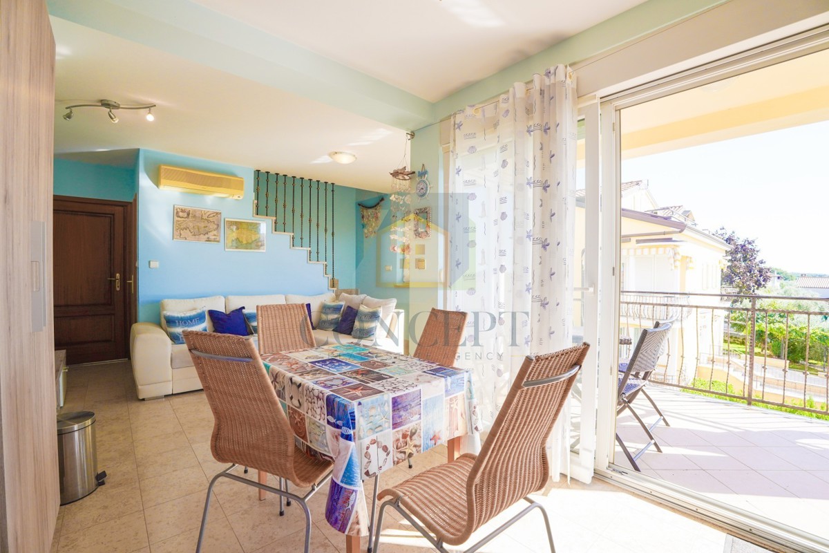 Poreč, Appartamento su due piani con vista mare, 900 m dal mare