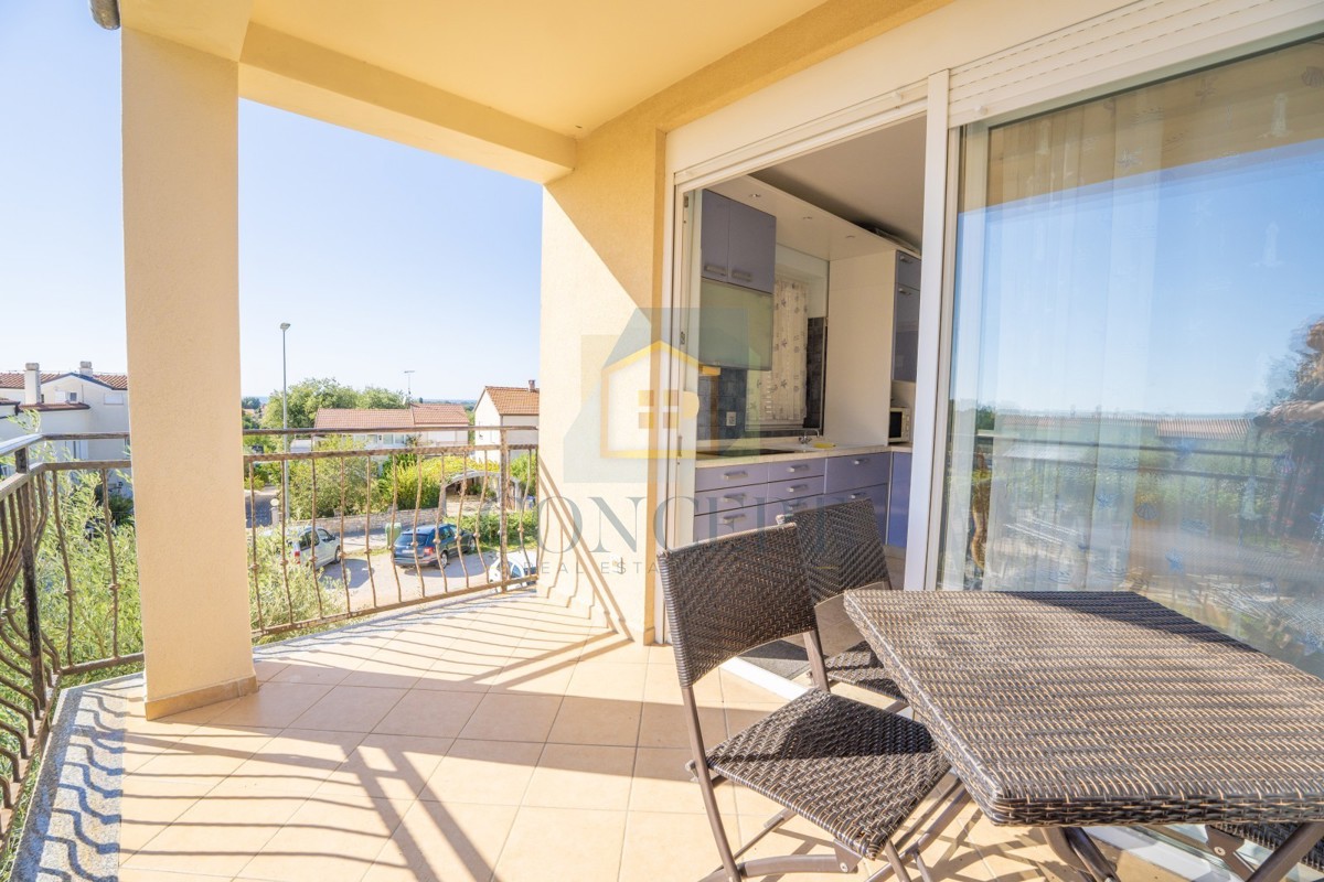 Poreč, Appartamento su due piani con vista mare, 900 m dal mare