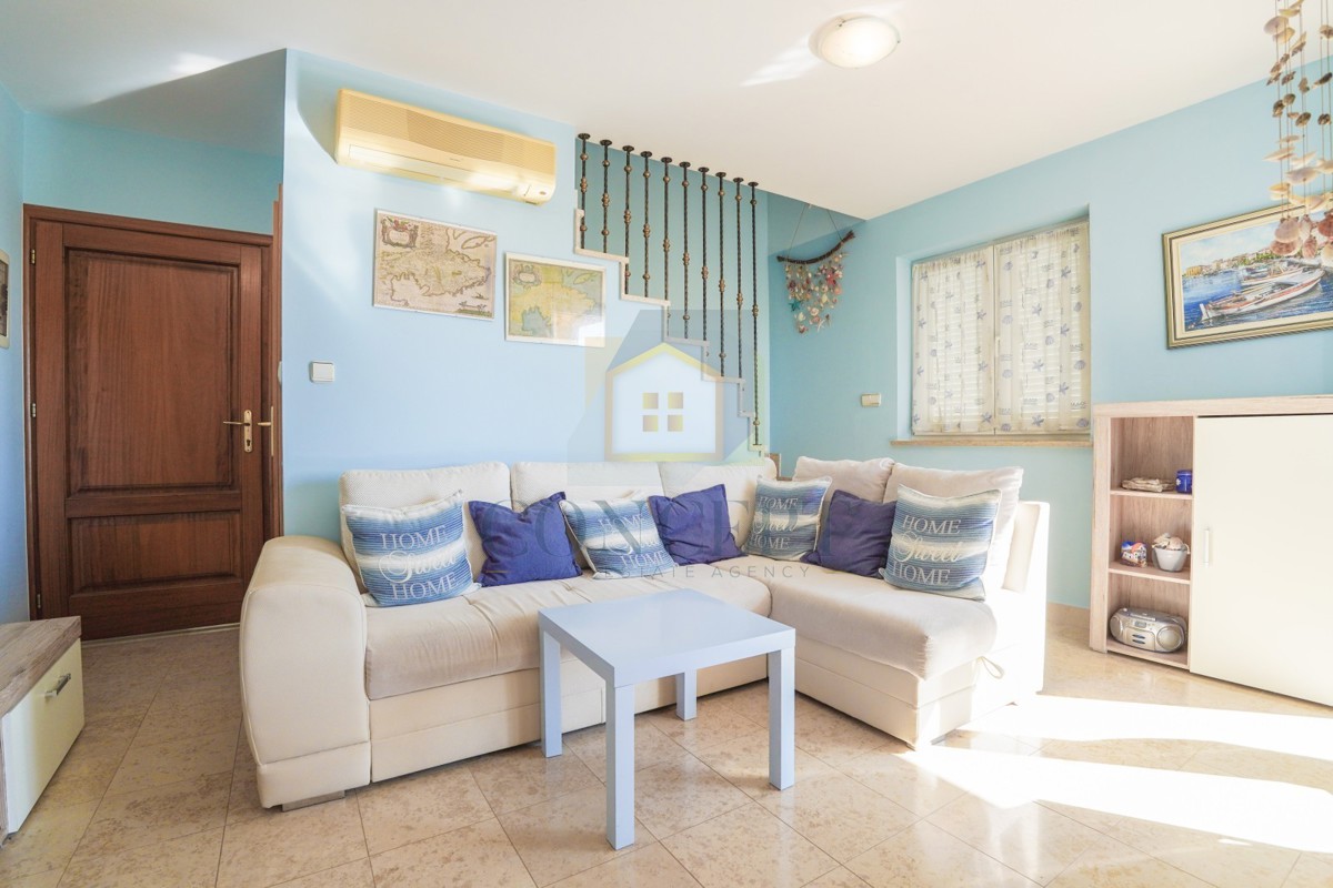 Poreč, Appartamento su due piani con vista mare, 900 m dal mare