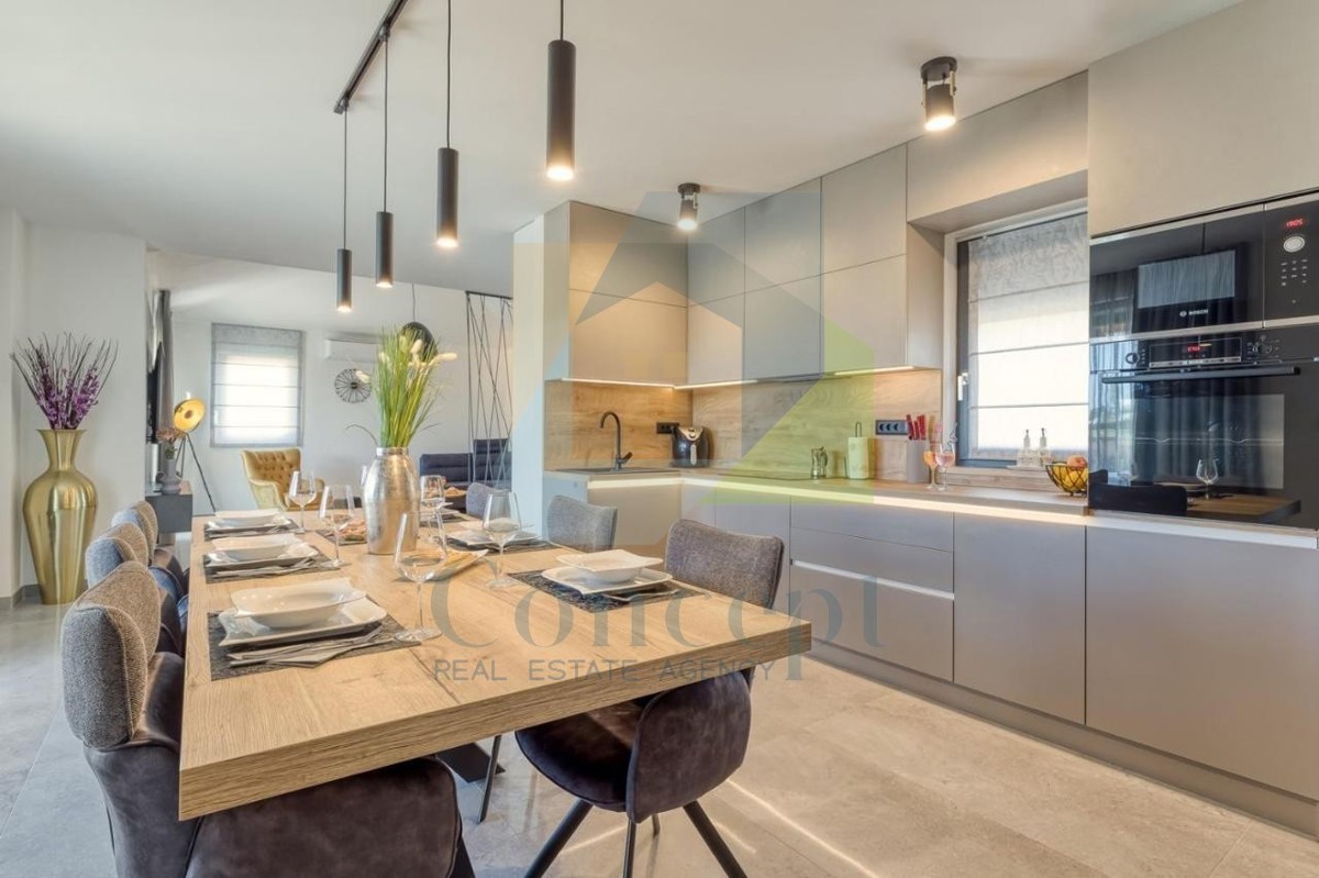 Poreč, Splendida casa con 3 camere da letto a 2 km dal mare