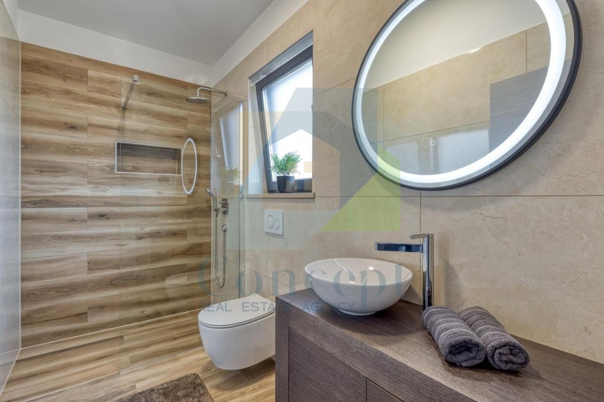 Poreč, Splendida casa con 3 camere da letto a 2 km dal mare