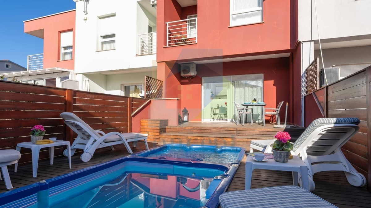 Umag, zona, Casa moderna a schiera in ottima posizione, a 1300 m dal mare