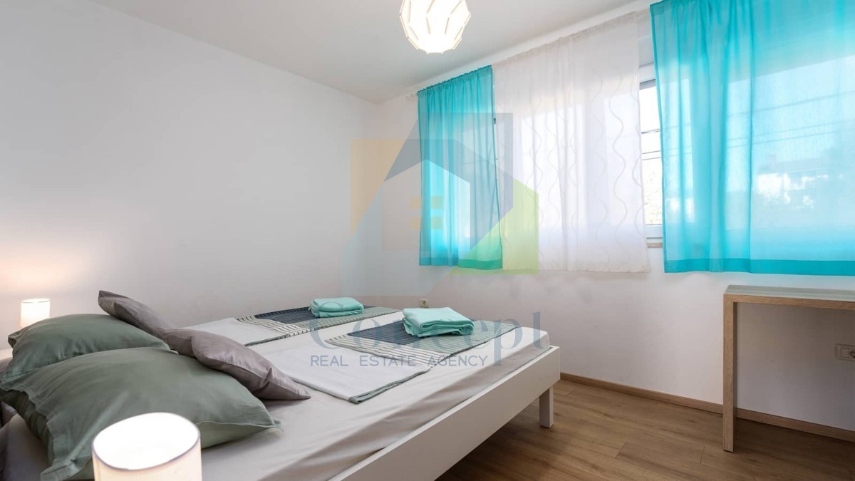 Umag, zona, Casa moderna a schiera in ottima posizione, a 1300 m dal mare