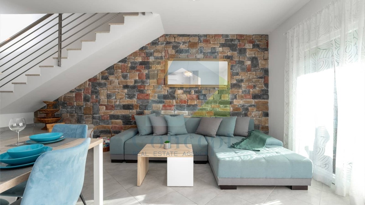 Umag, zona, Casa moderna a schiera in ottima posizione, a 1300 m dal mare