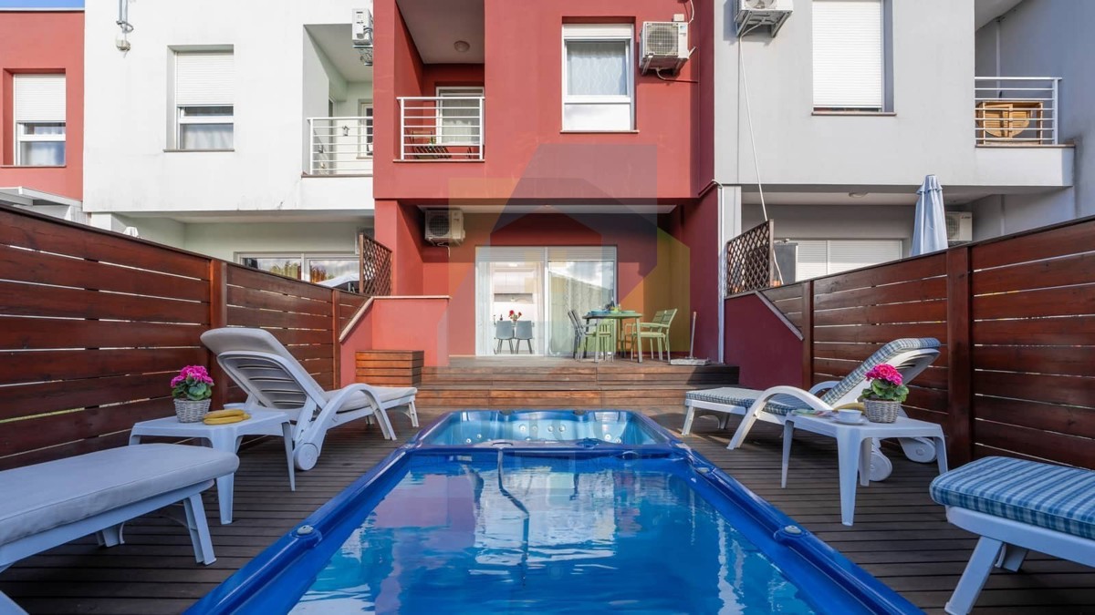 Umag, zona, Casa moderna a schiera in ottima posizione, a 1300 m dal mare