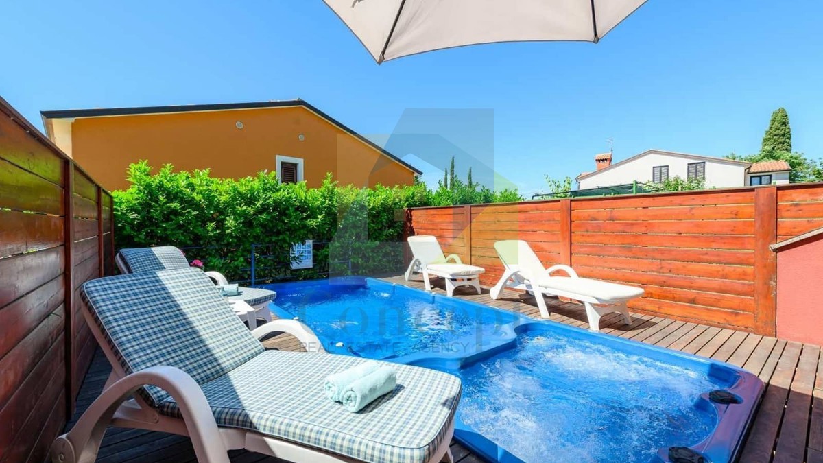 Umag, zona, Casa moderna a schiera in ottima posizione, a 1300 m dal mare