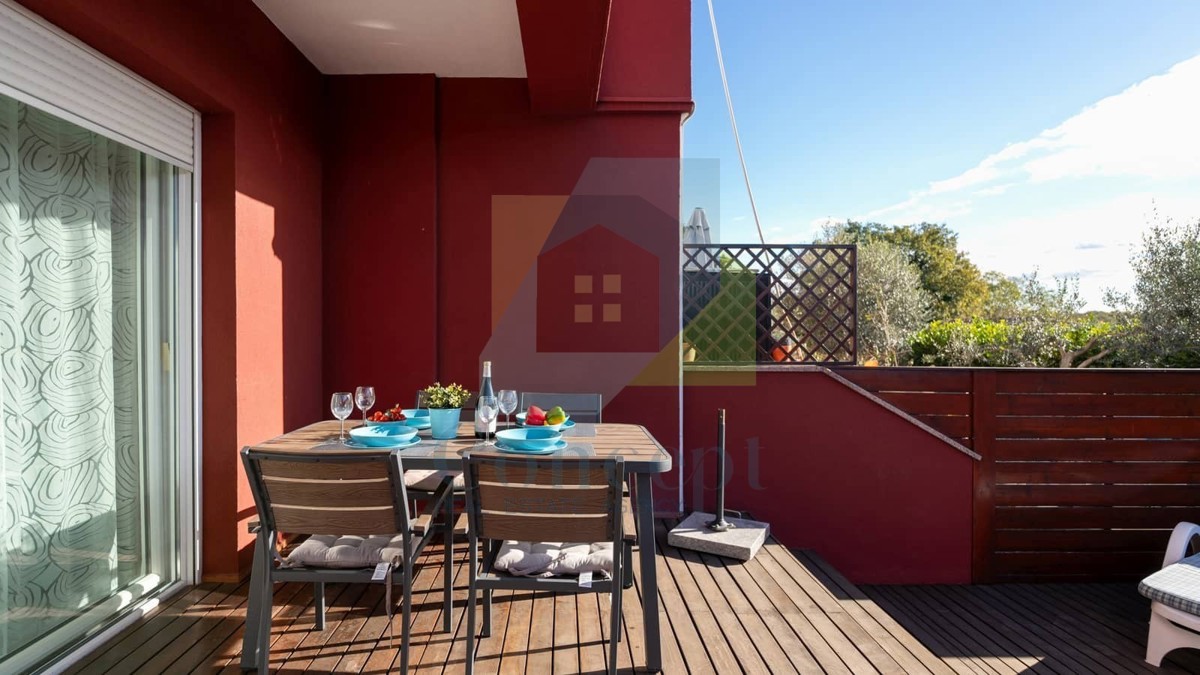 Umag, zona, Casa moderna a schiera in ottima posizione, a 1300 m dal mare