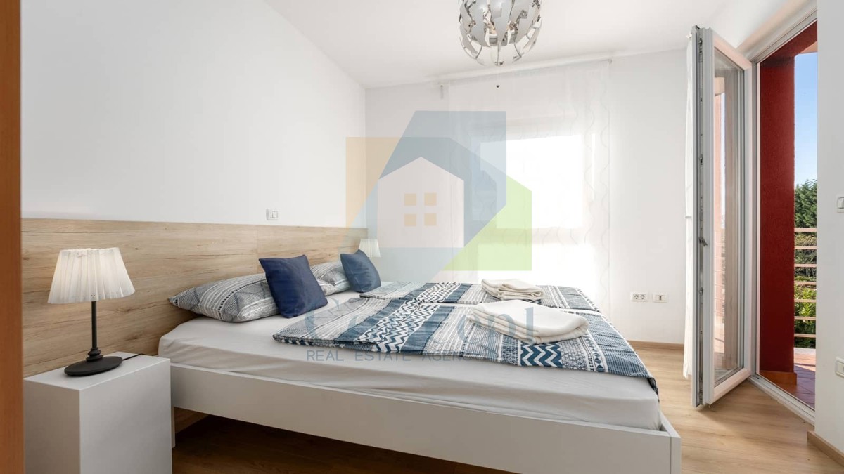 Umag, zona, Casa moderna a schiera in ottima posizione, a 1300 m dal mare