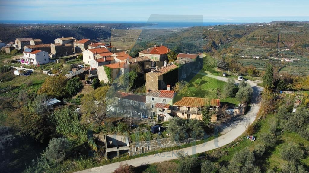 Buje, dintorni, Splendida villa da ristrutturare, OCCASIONE per investitori