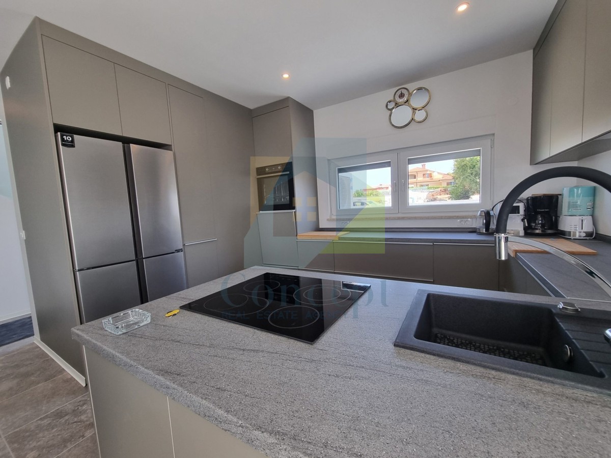 Rovinj, Kanfanar, Doppia moderna, lussuosa casa con piscina, 8 km dal mare