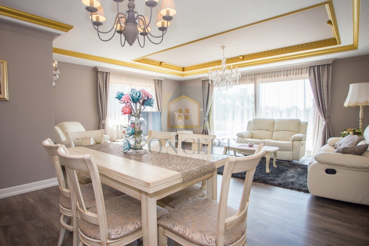 Poreč, dintorni, Casa al piano terra con piscina e terreno per un'altra casa, a 7 km dal mare