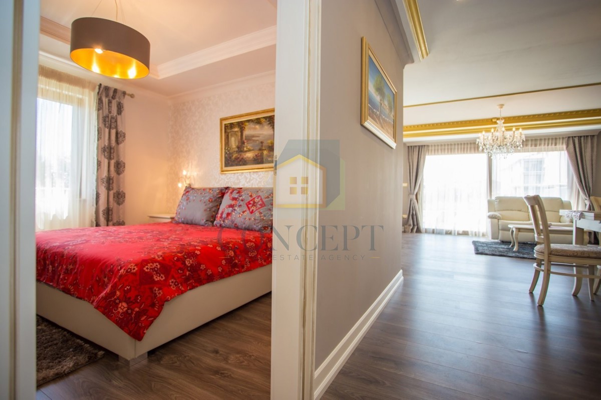 Poreč, dintorni, Casa al piano terra con piscina e terreno per un'altra casa, a 7 km dal mare