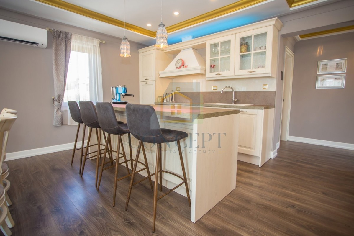 Poreč, dintorni, Casa al piano terra con piscina e terreno per un'altra casa, a 7 km dal mare