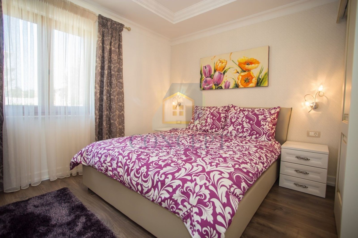 Poreč, dintorni, Casa al piano terra con piscina e terreno per un'altra casa, a 7 km dal mare