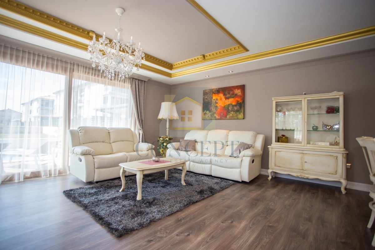 Poreč, dintorni, Casa al piano terra con piscina e terreno per un'altra casa, a 7 km dal mare