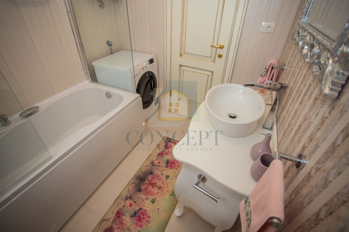 Poreč, dintorni, Casa al piano terra con piscina e terreno per un'altra casa, a 7 km dal mare