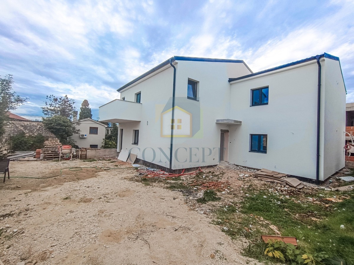 Poreč, dintorni, Appartamento al 1° piano con due camere da letto in ottima posizione, a 3 km dal mare