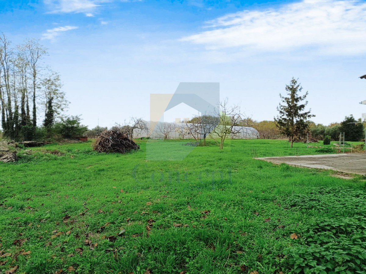 Poreč, zona circostante Terreno edificabile ai margini della zona edificabile con vista mare