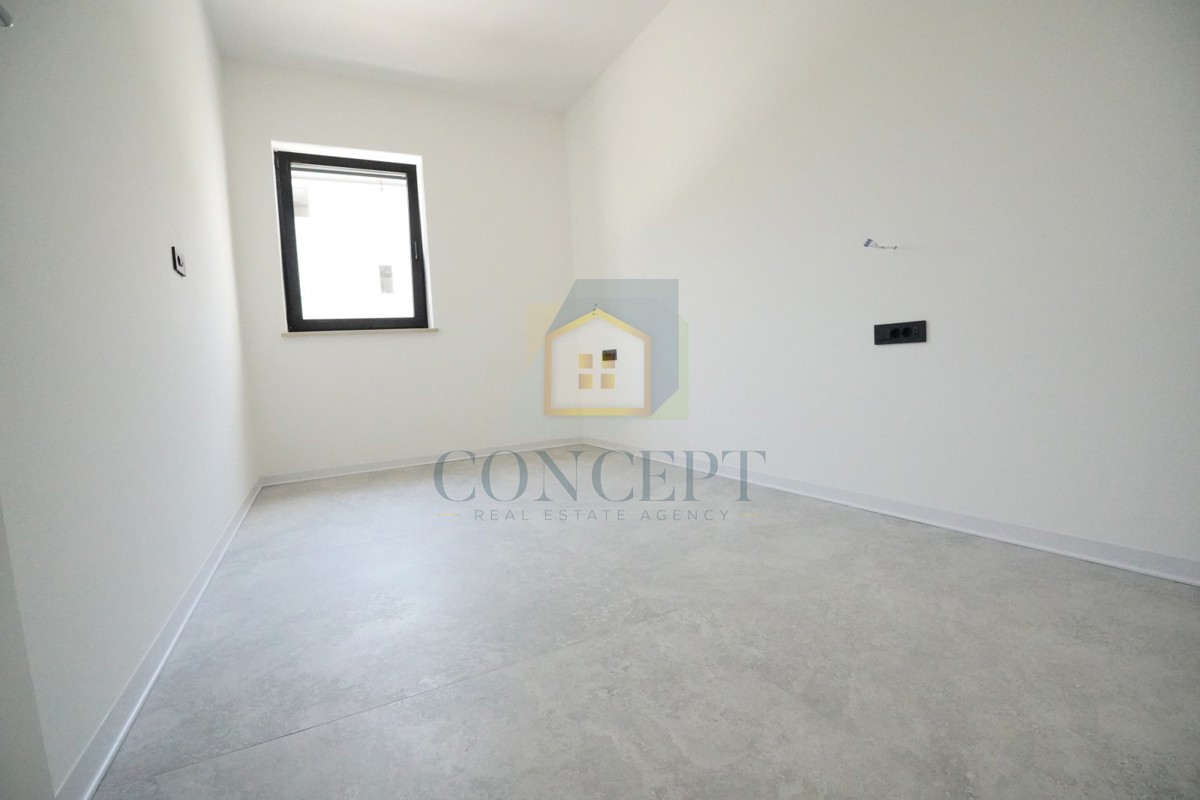 Poreč, Appartamento al piano terra con giardino e 3 camere da letto a 850 m dal mare