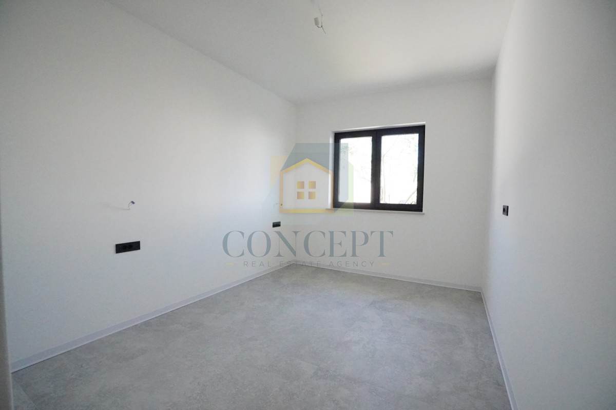 Poreč, Appartamento al piano terra con giardino e 3 camere da letto a 850 m dal mare