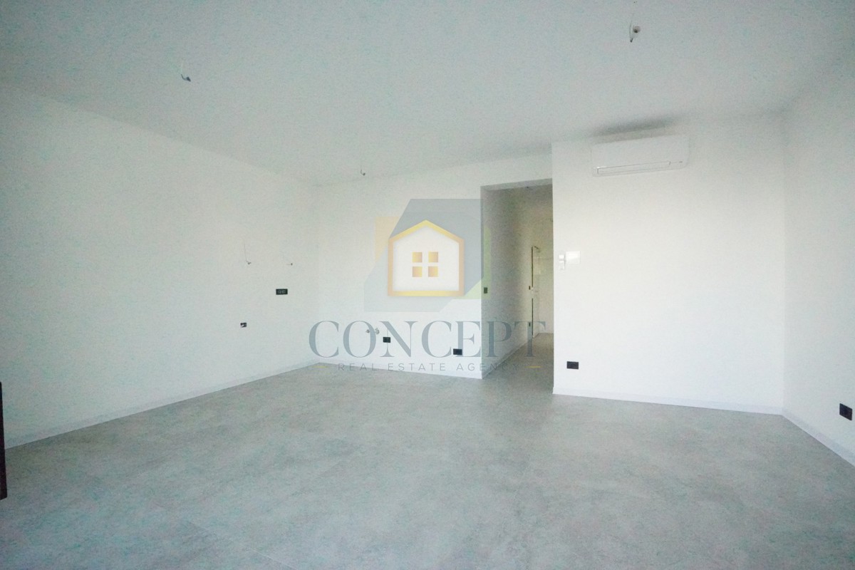 Poreč, Appartamento al piano terra con giardino e 3 camere da letto a 850 m dal mare