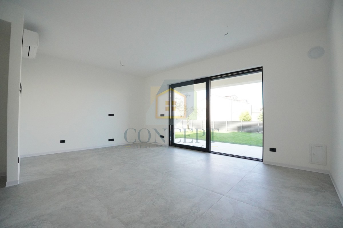 Poreč, Appartamento al piano terra con giardino e 3 camere da letto a 850 m dal mare