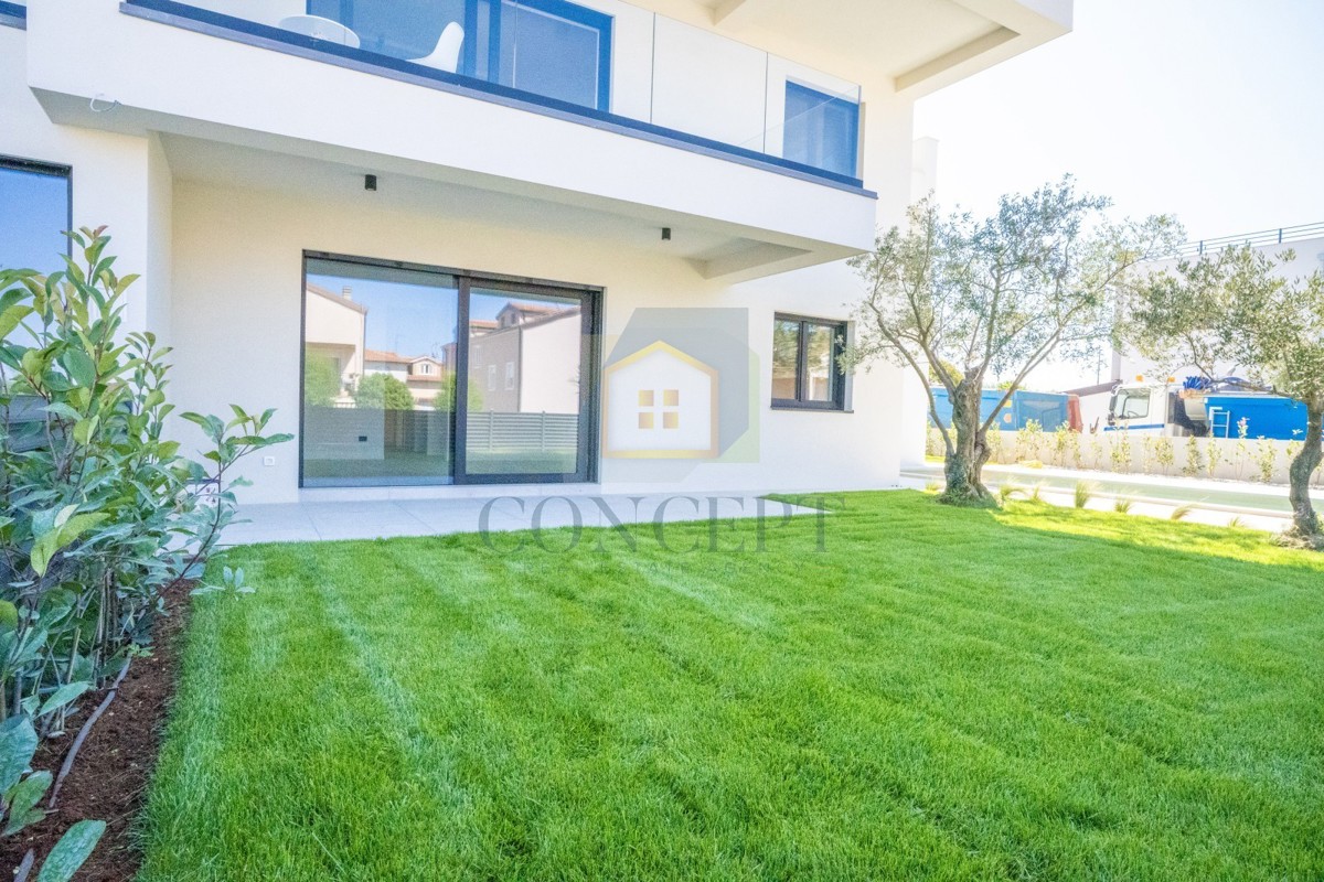 Poreč, Appartamento al piano terra con giardino e 3 camere da letto a 850 m dal mare