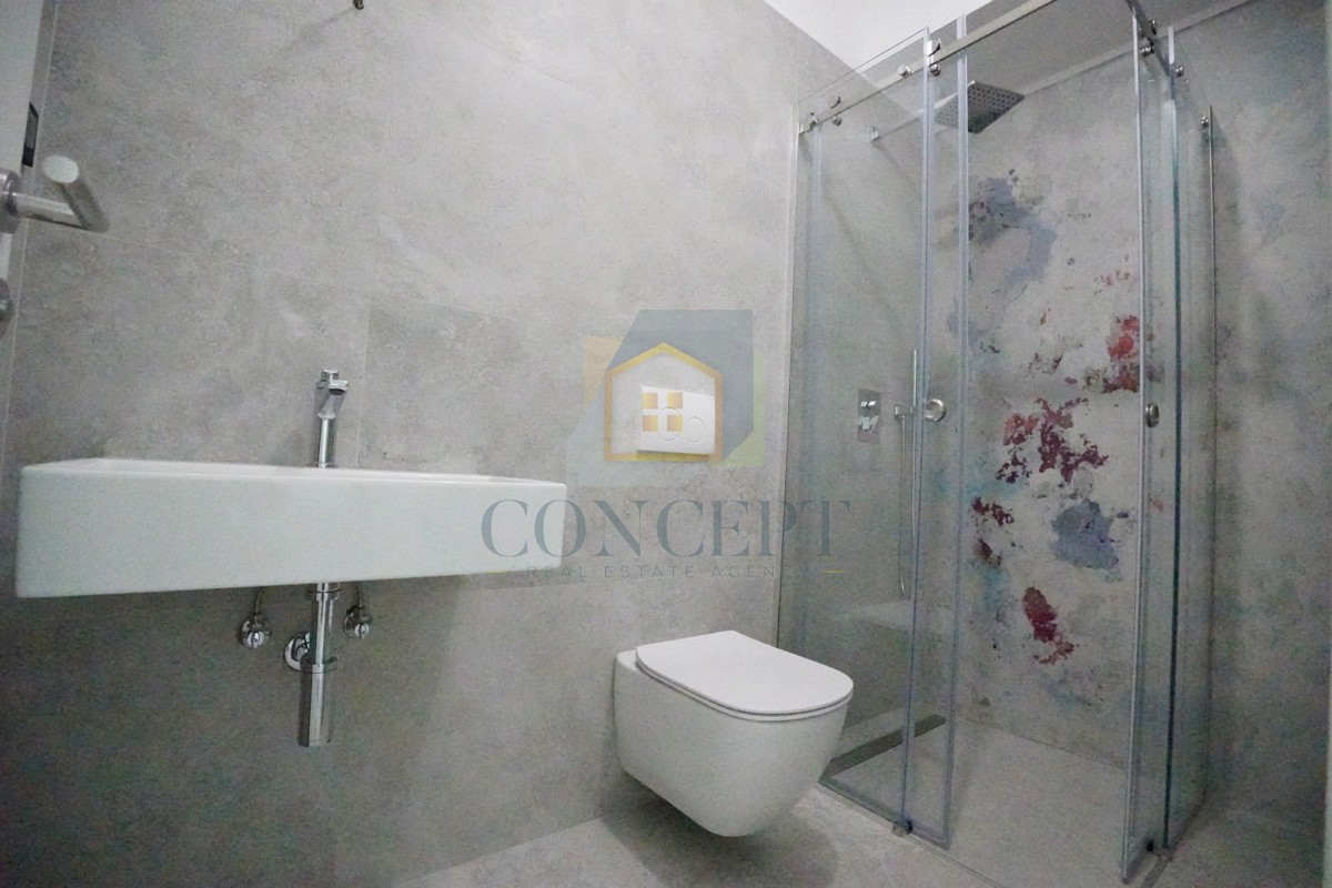 Poreč, Appartamento al piano terra con giardino e 3 camere da letto a 850 m dal mare