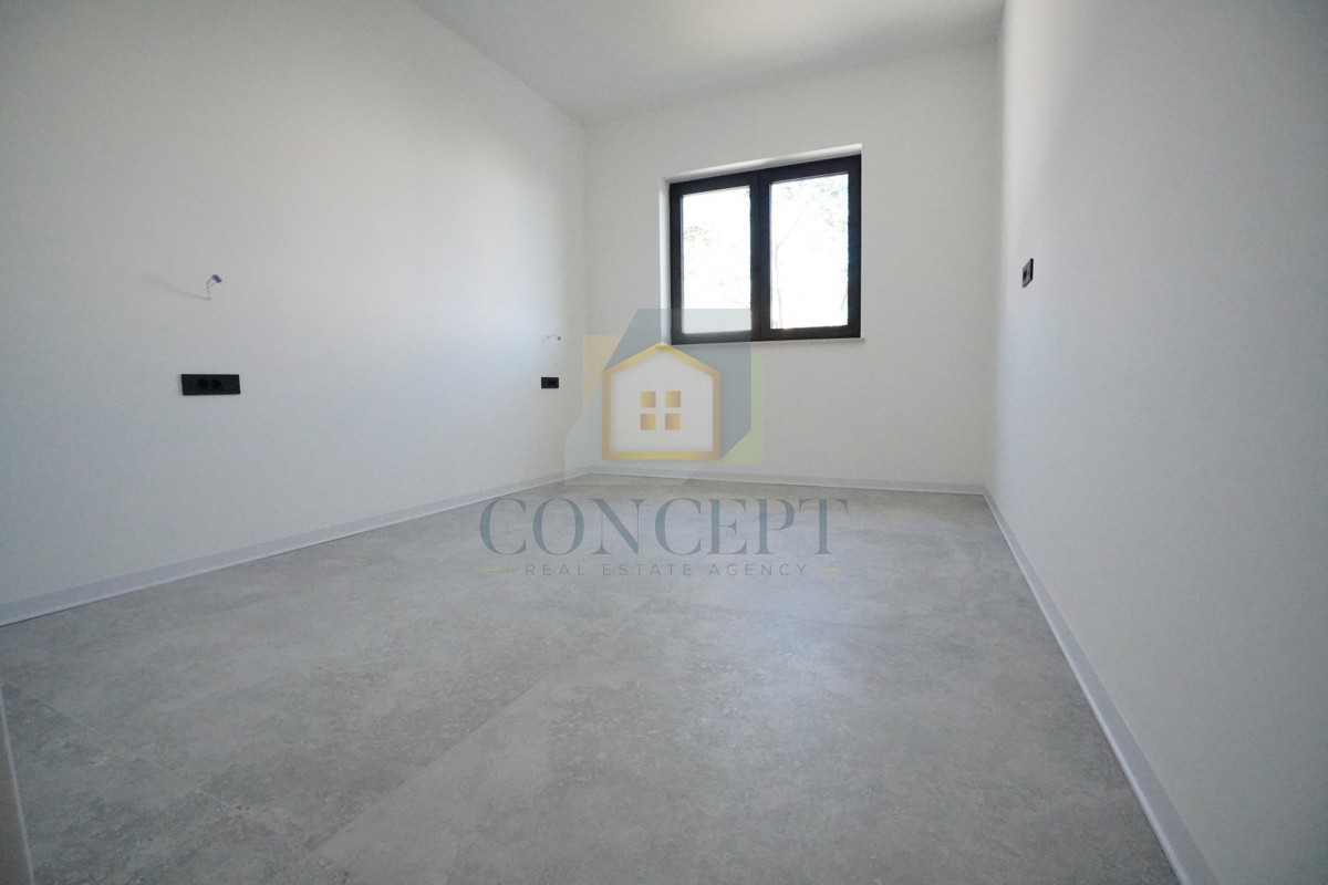 Poreč, Appartamento al piano terra con giardino e 3 camere da letto a 850 m dal mare