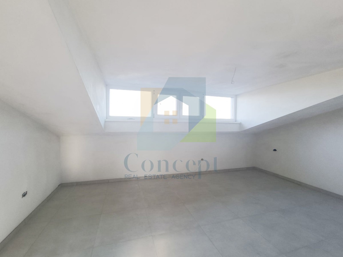 Poreč, dintorni, Appartamento su due piani con tre camere da letto e vista mare