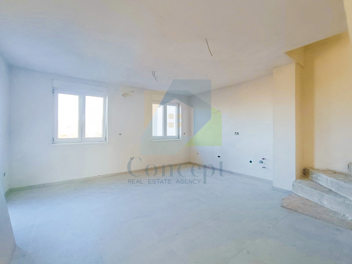 Poreč, dintorni, Appartamento su due piani con tre camere da letto e vista mare