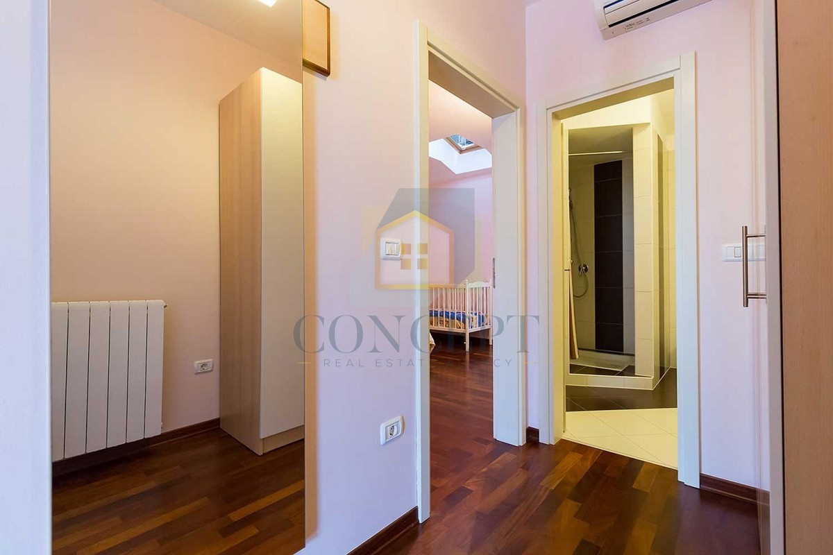 Novigrad, dintorni, pensione con 9 camere, ristorante, ampio appartamento e piscina, a 5 km dal mare