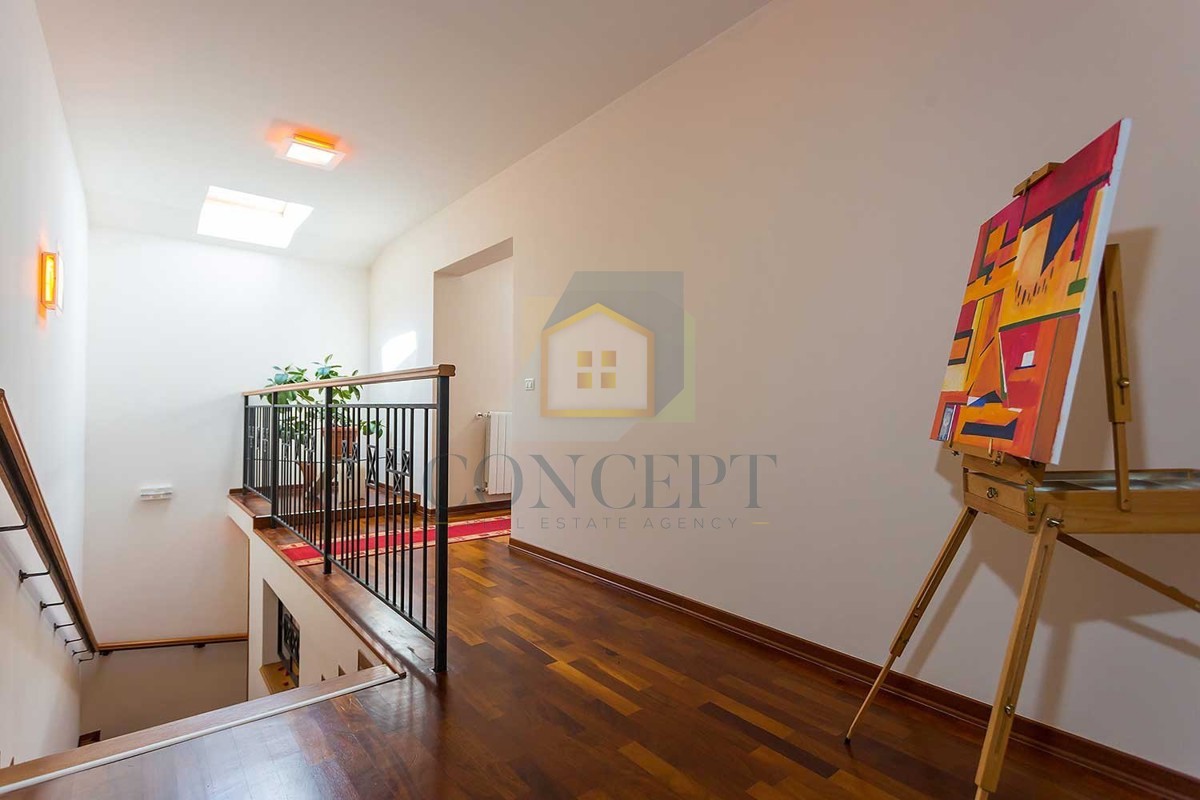 Novigrad, dintorni, pensione con 9 camere, ristorante, ampio appartamento e piscina, a 5 km dal mare