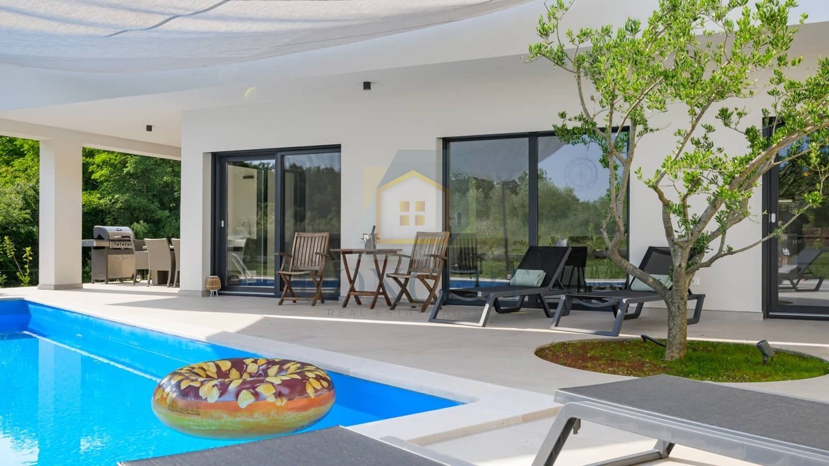 Rovigno, dintorni, Villa indipendente con piscina in posizione tranquilla