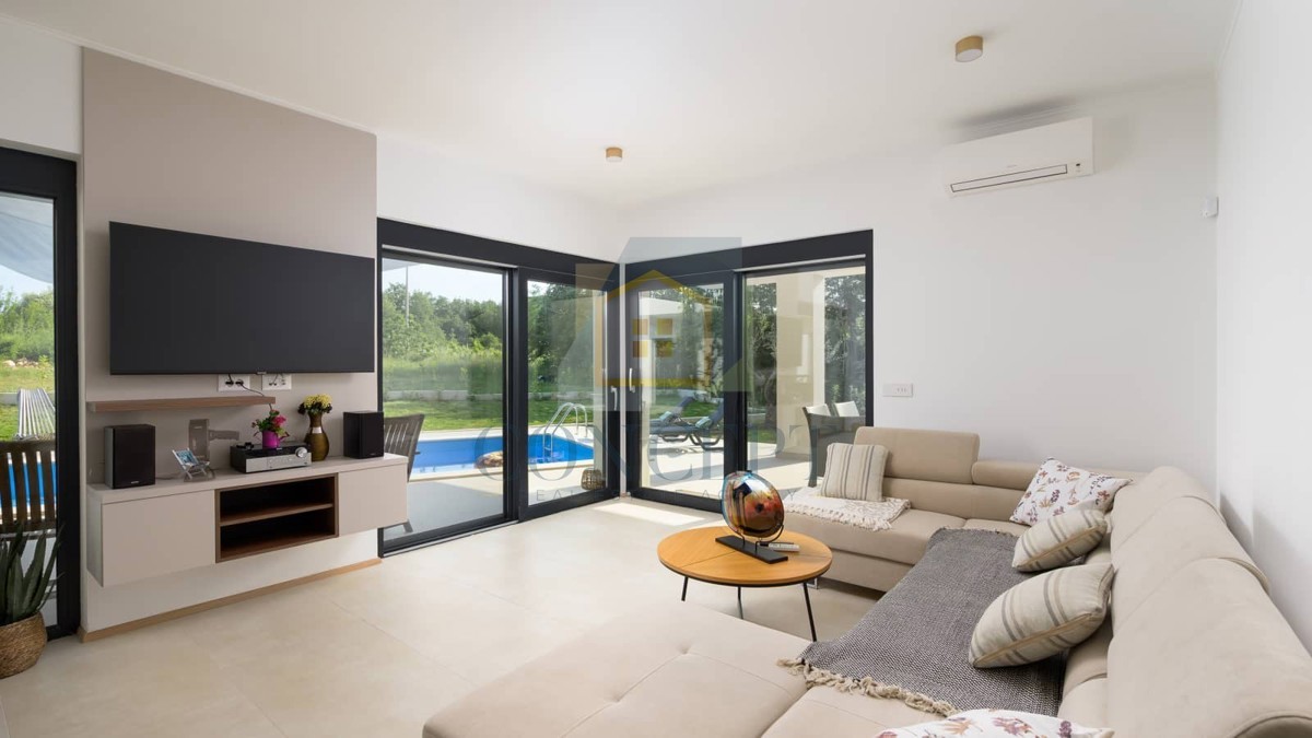 Rovigno, dintorni, Villa indipendente con piscina in posizione tranquilla