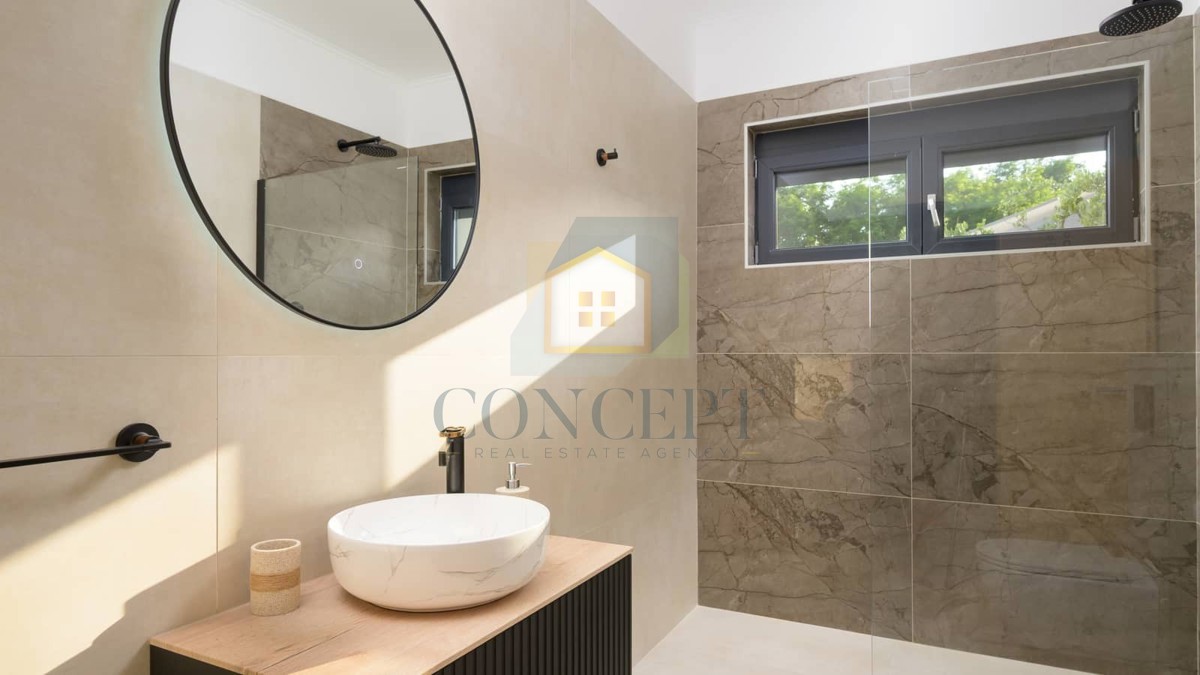 Rovigno, dintorni, Villa indipendente con piscina in posizione tranquilla