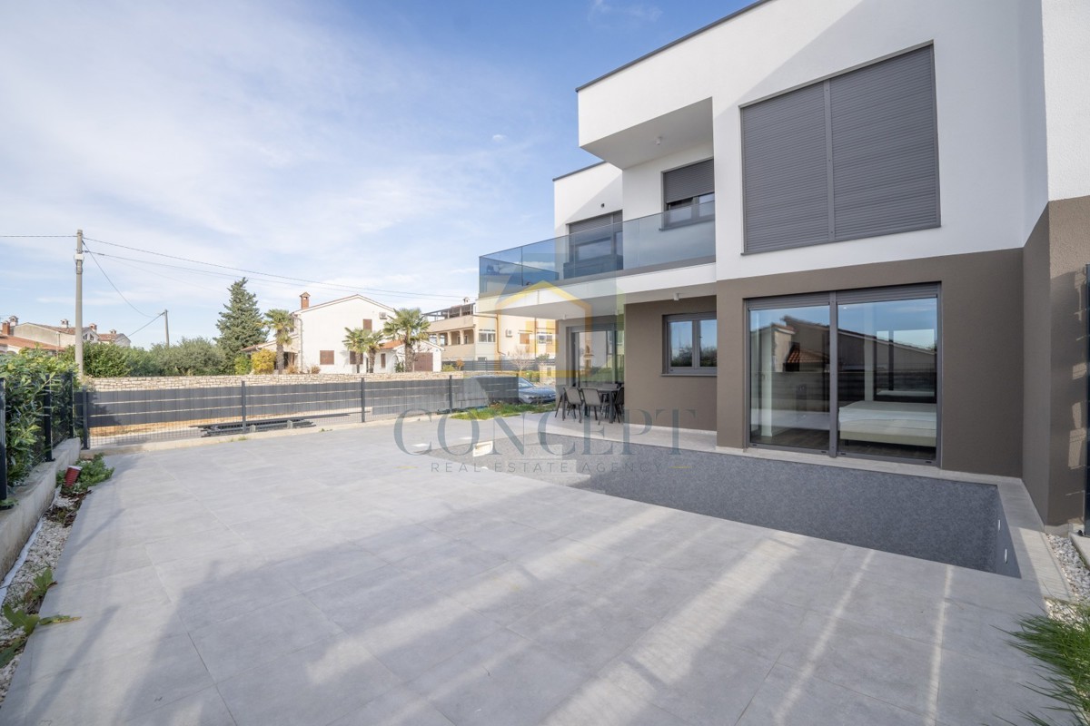 Poreč, dintorni, Appartamento al piano terra con giardino e piscina, 4 km dal mare