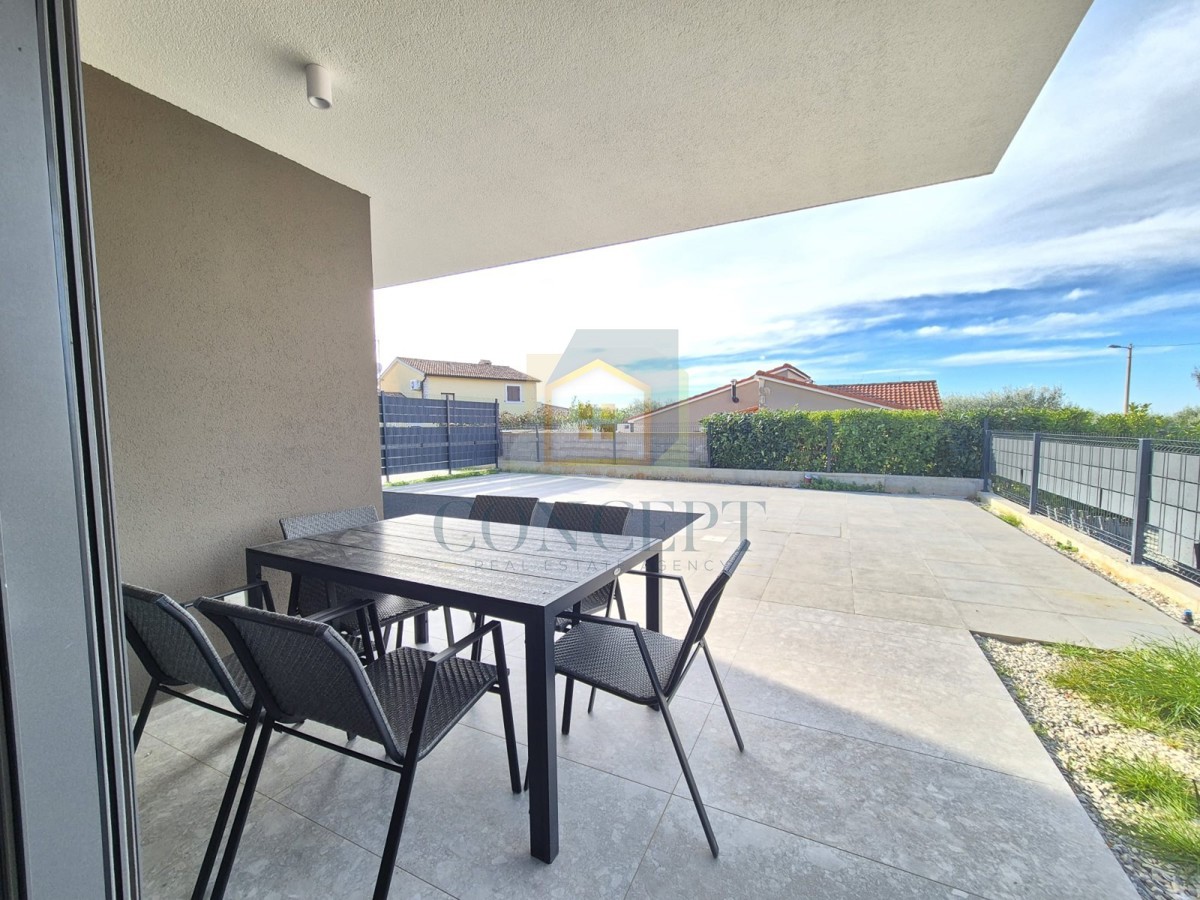 Poreč, dintorni, Appartamento al piano terra con giardino e piscina, 4 km dal mare