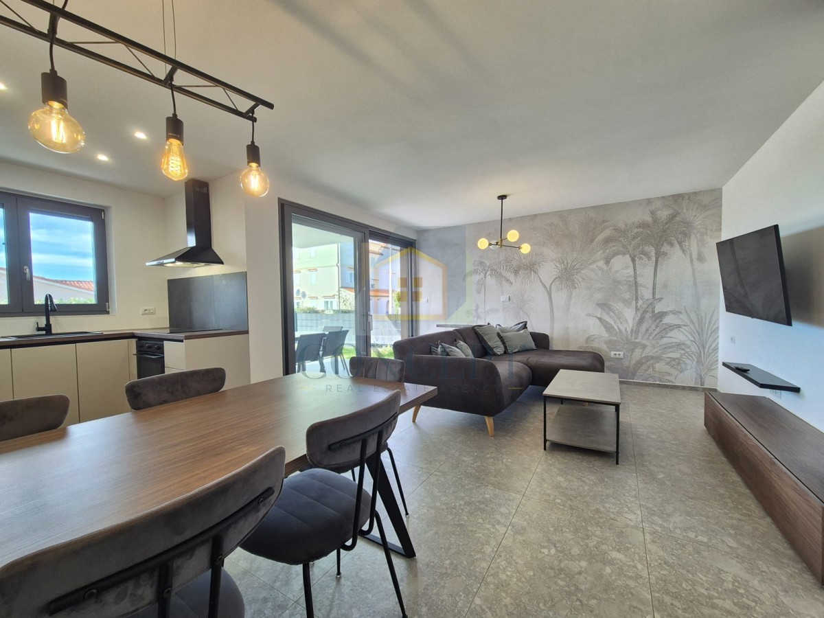 Poreč, dintorni, Appartamento al piano terra con giardino e piscina, 4 km dal mare