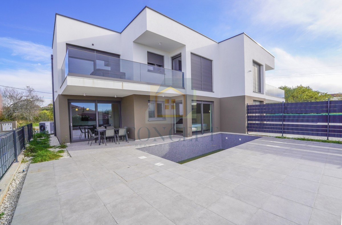 Poreč, dintorni, Appartamento al piano terra con giardino e piscina, 4 km dal mare