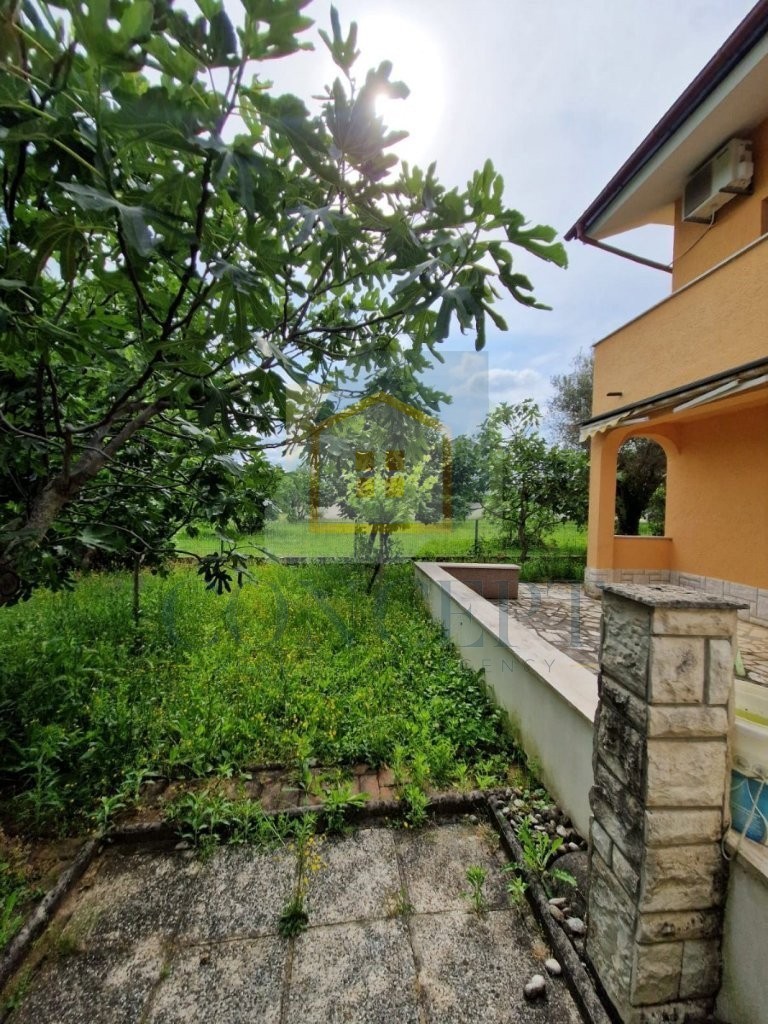 Poreč, dintorni, Casa familiare doppia con giardino, a 2 km dal mare