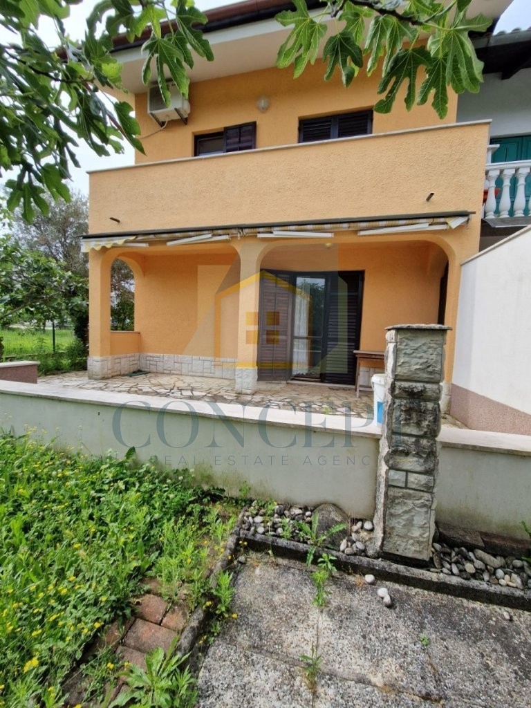 Poreč, dintorni, Casa familiare doppia con giardino, a 2 km dal mare